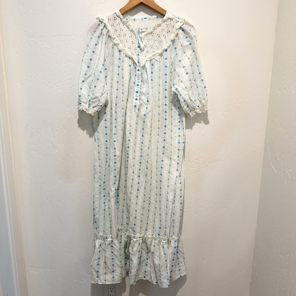 Vintage Cottagecore Nightgown Womens Small Blue Hearts Tyrolean Print Eyelet
